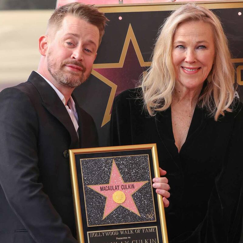 Macaulay Culkin y Catherine O'Hara, su madre en "Mi Pobre Angelito".