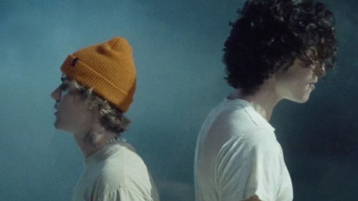 Justin Bieber y Shawn Mendes hablan de su adolescencia en “Monster”