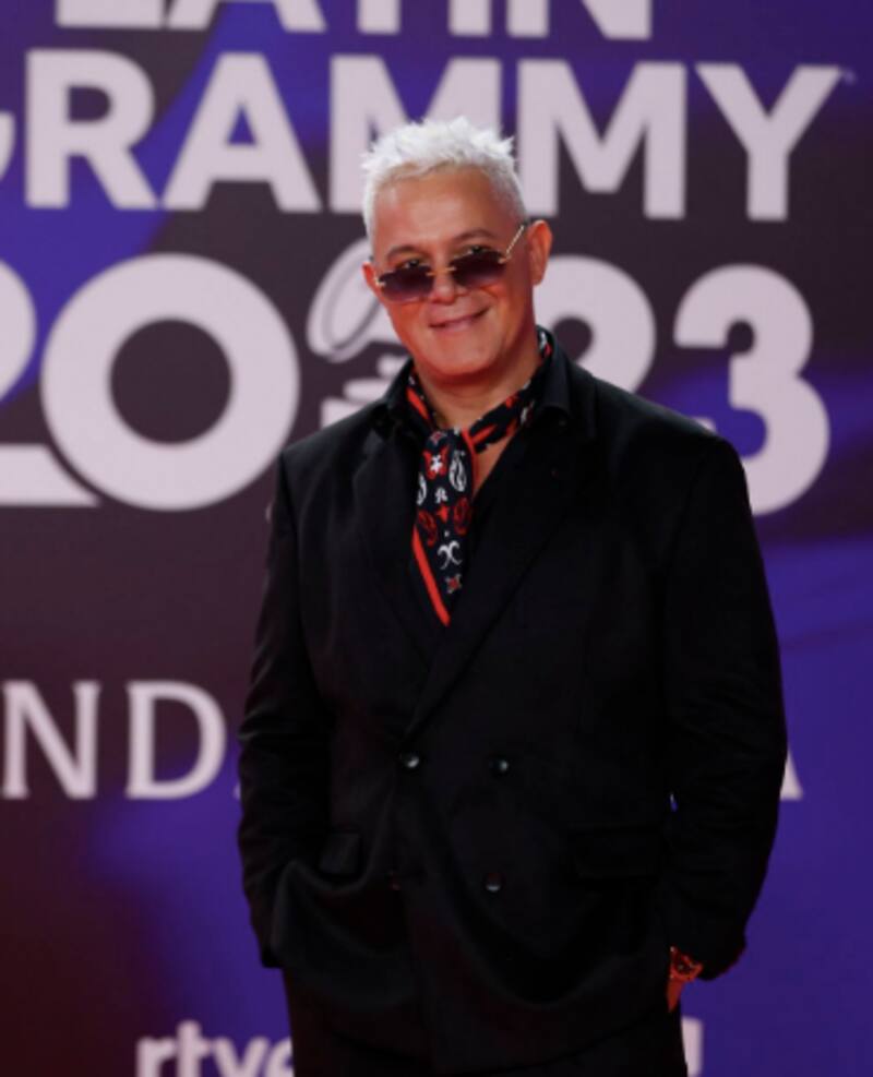 Alejandro Sanz en la Alfombra Roja de Latin Grammy 2023.