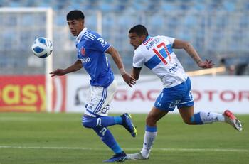 Festejó con la U y la UC: El multicampeón del fútbol chileno que busca club para 2023