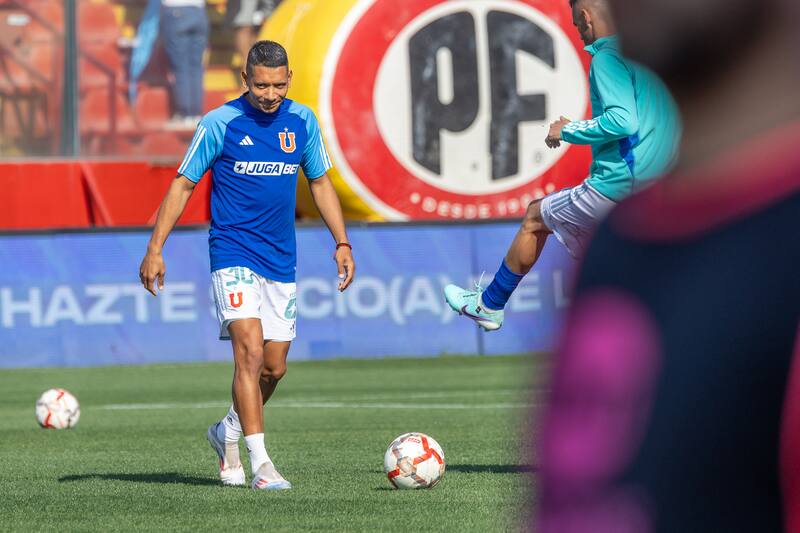 Los equipos en el calentamiento.