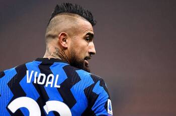 Hinchas de la Lazio esperan con ansias el partido aparte con Arturo Vidal