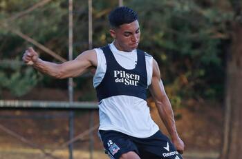 VIDEO | Omar Carabalí no pudo hacer nada: Jordhy Thompson se lució con un vistoso gol en la práctica de Colo Colo
