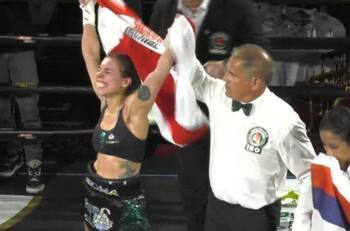 La "Leona" es campeona: Daniela Asenjo se quedó con el título mundial Súper Mosca de la IBO