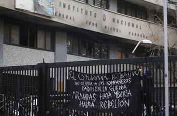 Madre de estudiante apuñalado en el Instituto Nacional relató lo ocurrido: "No fue una riña"