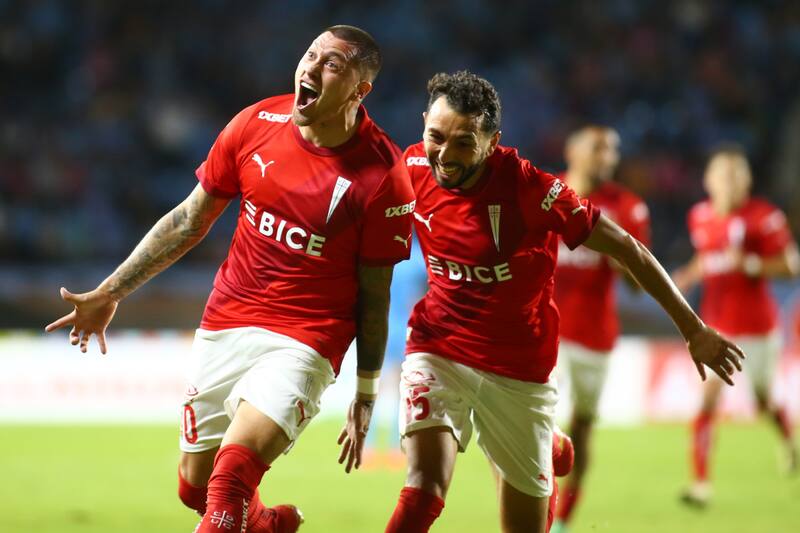 celebrando su gol ante Deportes Iquique.