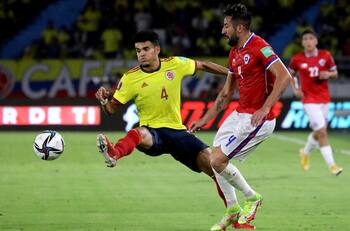 Uno a uno de La Roja: el esfuerzo de Charles Aránguiz no bastó para evitar la pesadilla ante la Colombia de Reinaldo Rueda