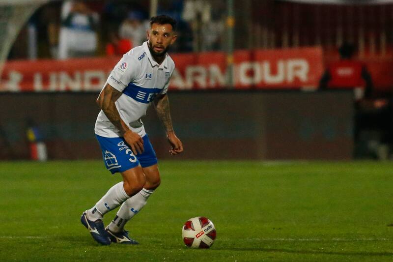 Eugenio Mena terminó regresando al fútbol chileno a la UC y no a la U. Foto: Aton.