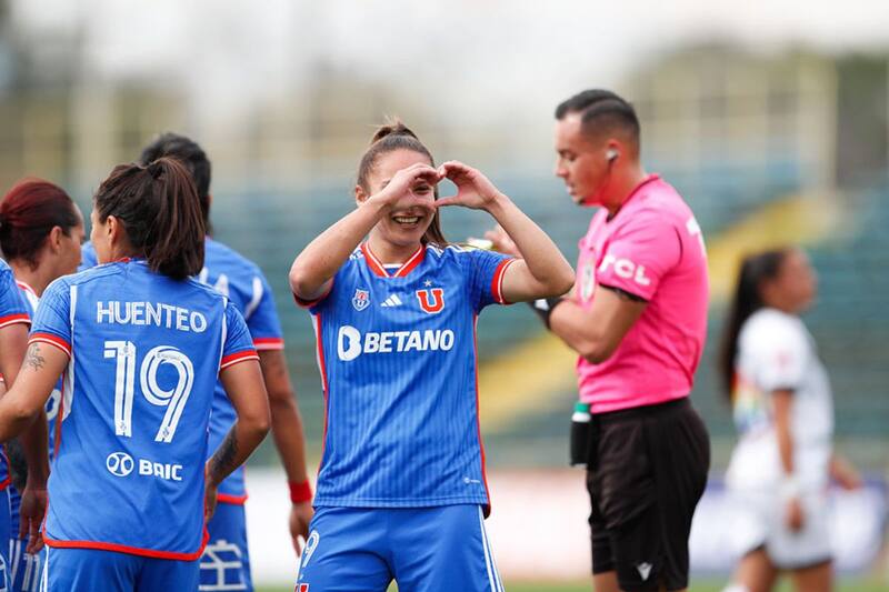 Chesca Caniguán fue una de las anotadoras en el compromiso contra Universidad Católica. Foto: Campeonato Chileno.