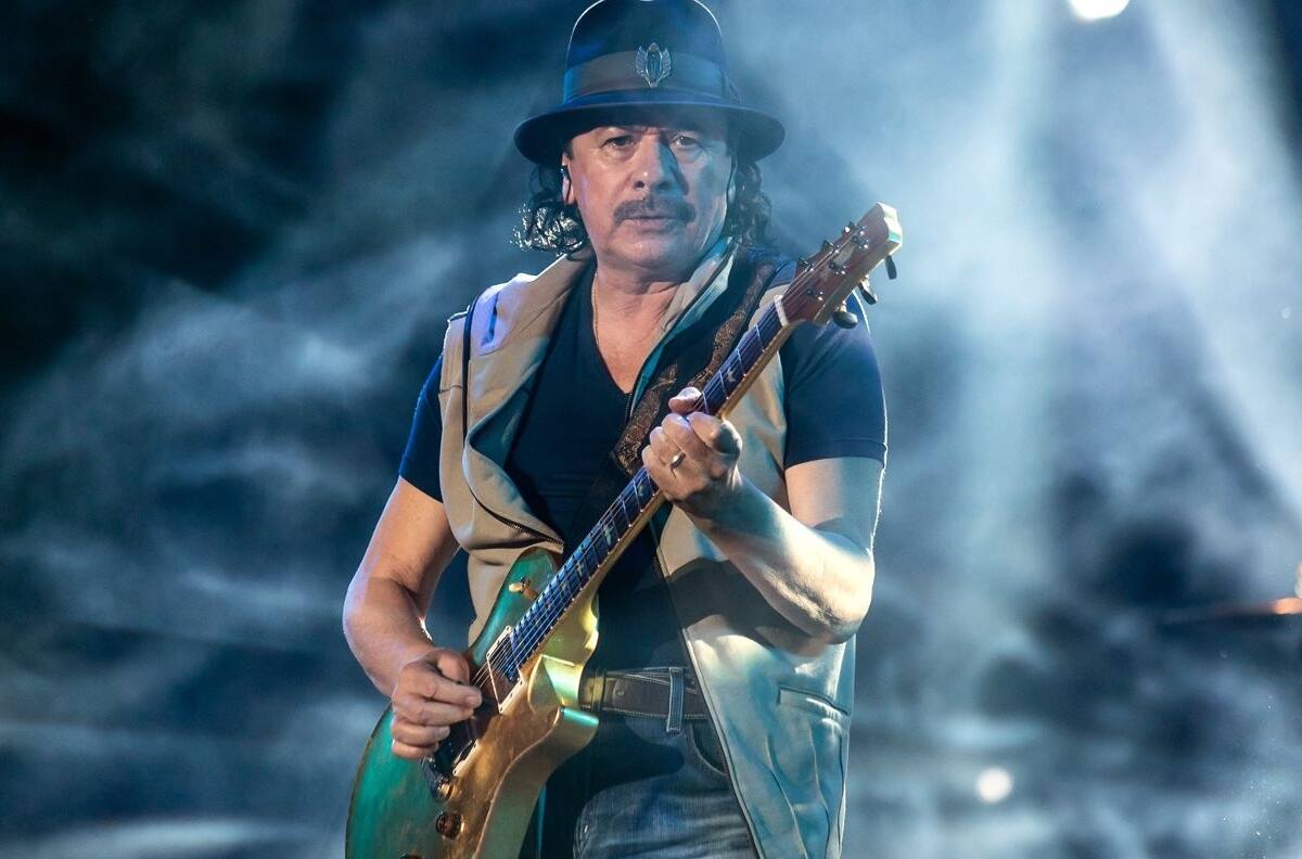 Carlos Santana preocupó a sus fanáticos al desplomarse en pleno concierto