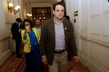 VIDEO | Gaspar Rivas fuera de control: Diputado se alteró en mesa constituyente paralela