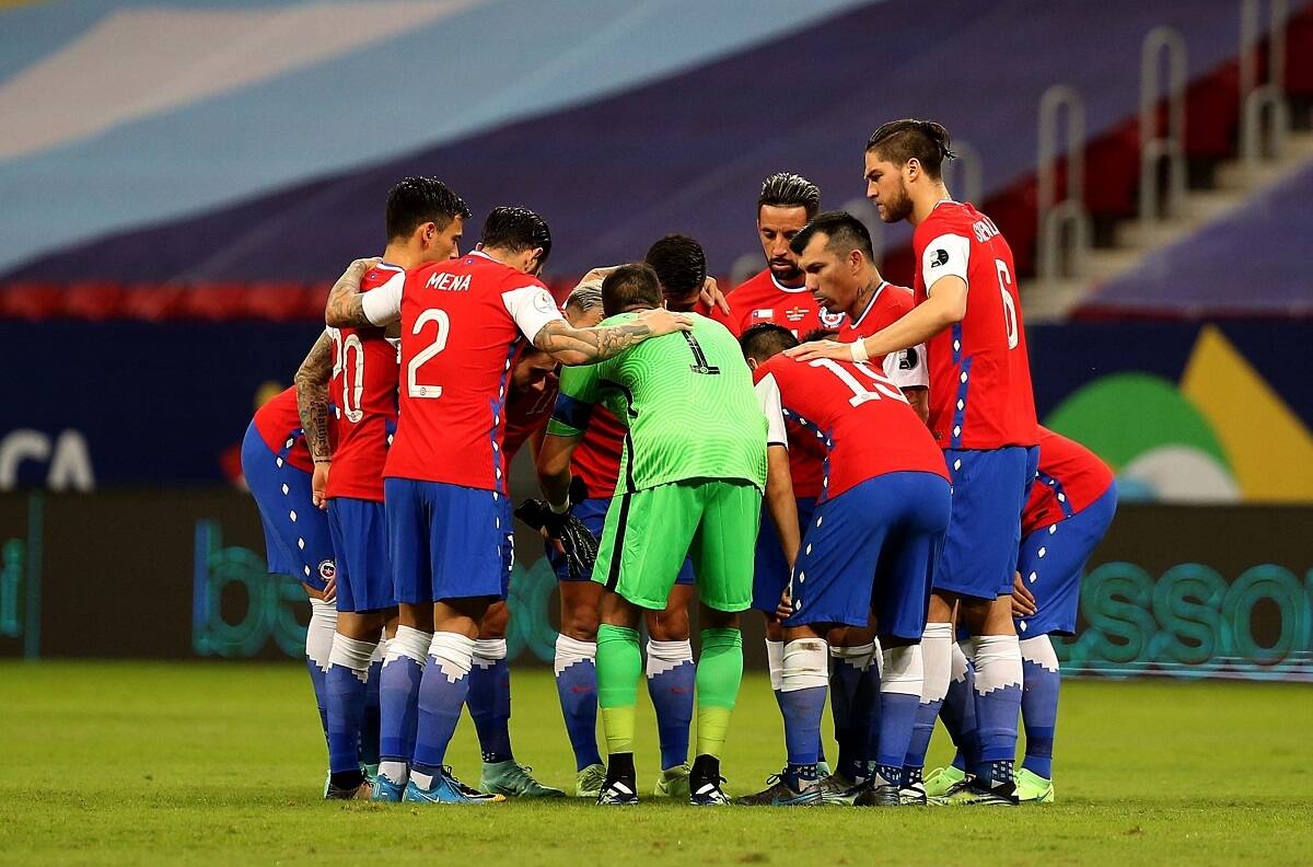 IFFHS eligió la formación ideal de La Roja con la dupla Sa-Za y tres integrantes de la Generación Dorada