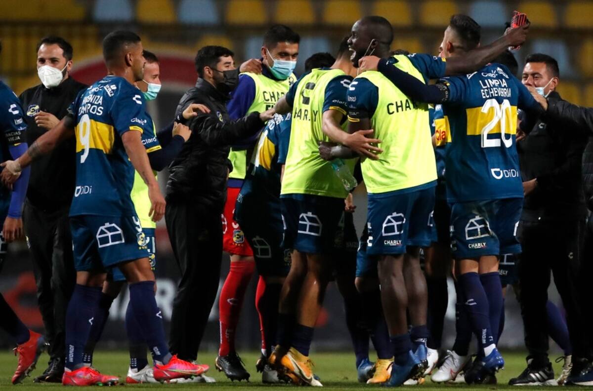 Everton hundió más a Wanderers tras derrotarlo por la cuenta mínima en el Clásico Porteño