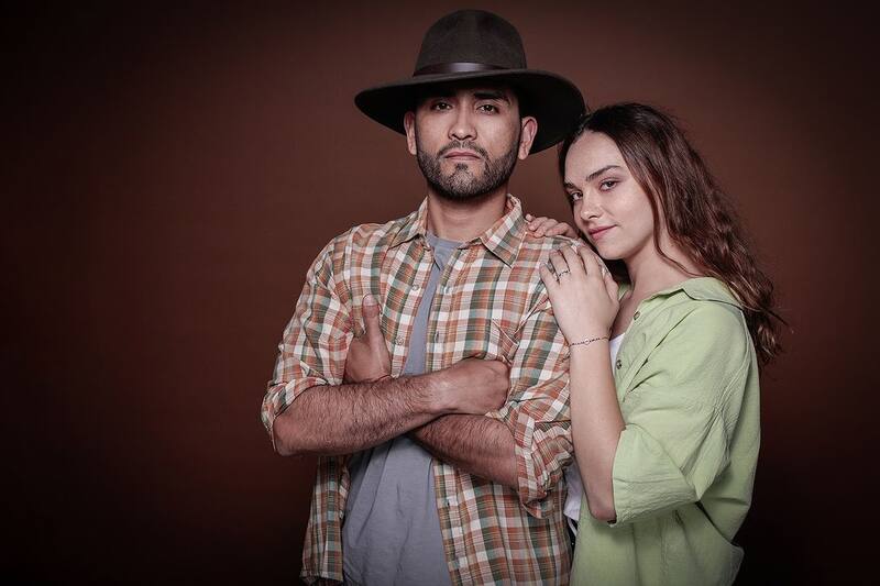 Los personajes de Gastón Salgado y Francisca Armstrong sienten una atracción en "Al Sur del Corazón".