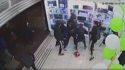 VIDEOS | Saqueo: Desconocidos realizaron violento robo a tienda de productos tecnológicos en Santiago