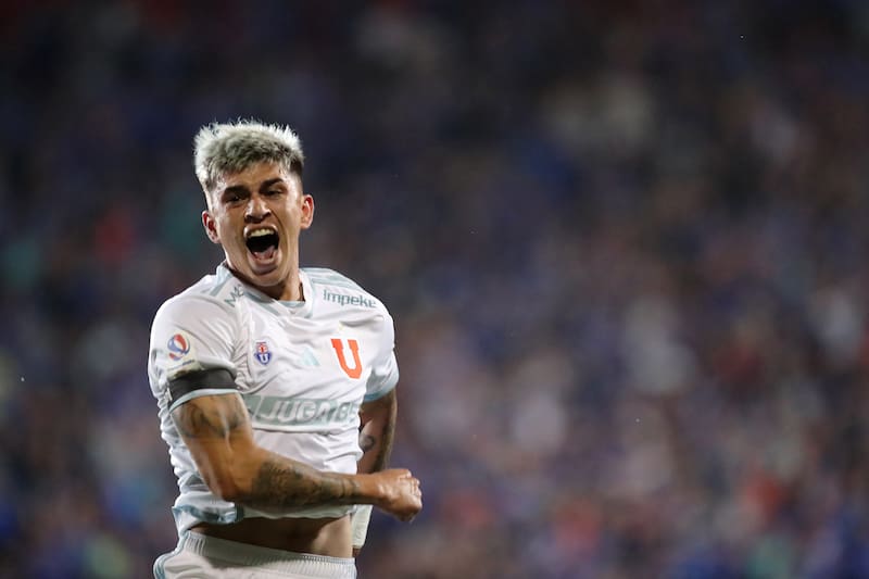 El jugador de Universidad de Chile Maximiliano Guerrero celebra su gol contra Union Espanola.
