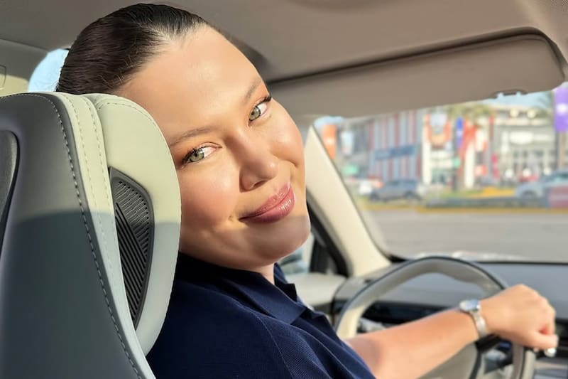 tiene una potente camioneta.