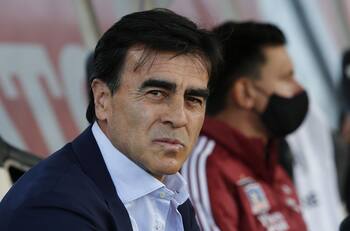 Gustavo Quinteros reconoció que estará pendiente de la UC mientras juega Colo Colo
