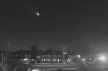VIDEO | Así se observó el pasó de un brillante meteorito en los cielos de Londres