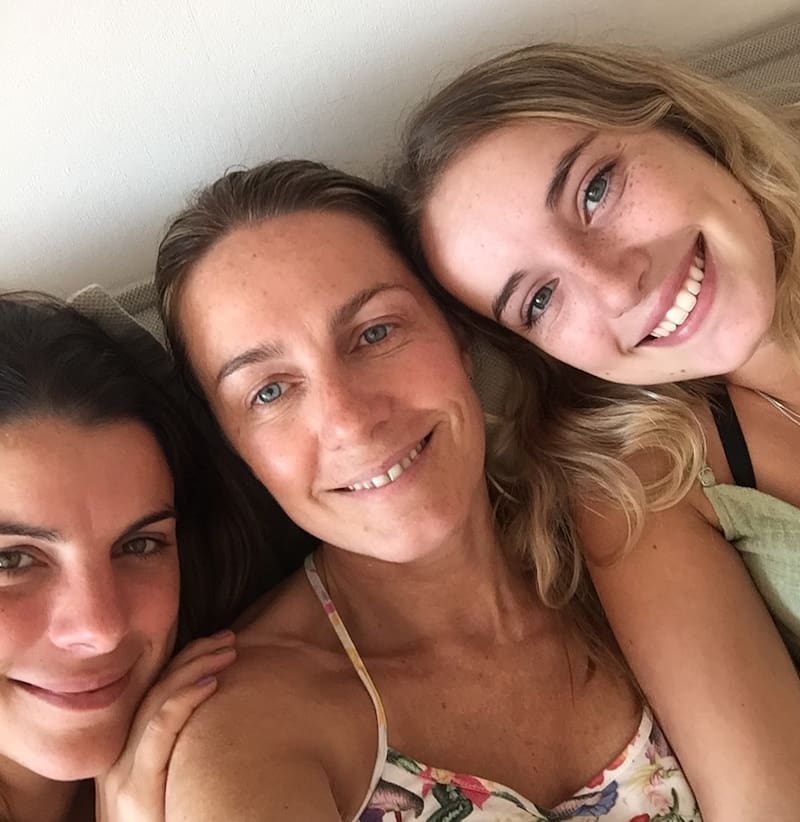 La cantante subió un post junto a sus hijas, Maite Orsini y Emilia Burr.