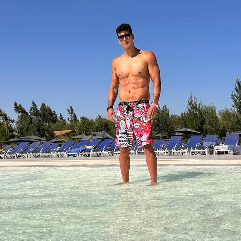 Ignacio Lastra mostrando su cuerpo sin tapujos en sus redes sociales