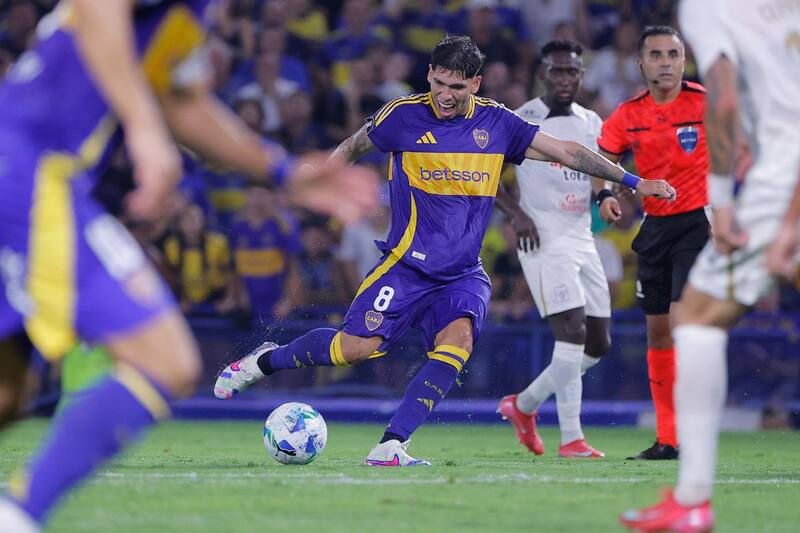 El ex Colo Colo es uno de los que entiende el juego, dice Marcelo Espina, quien cree que el chileno va a mejoraren Boca Juniors.