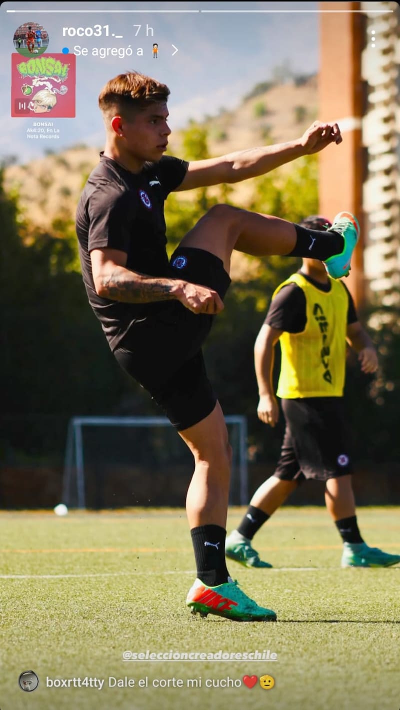 El canterano de Cobreloa pretendido por Colo Colo reapareció entrenando en un equipo de influencers. Foto: Instagram.