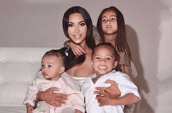 "Mira sus caritas tristes": Kim Kardashian es criticada por los disfraces de Halloween de sus hijos