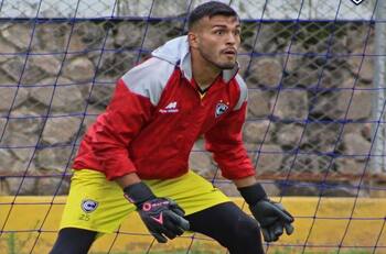 "No estoy desesperado por un llamado": Arquero chileno en Perú y sus chances en La Roja