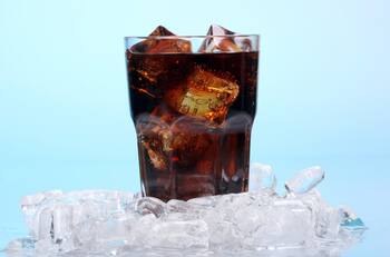 Conserva tus bebidas heladas durante el verano con este simple truco