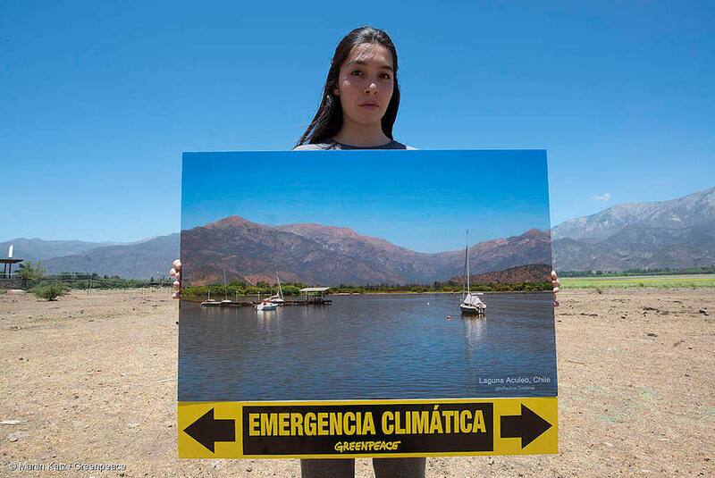 Activistas de Green Peace en la Laguna Aculeo, que actualmente está completamente seca. Foto Greenpeace