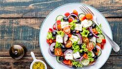Receta de Ensalada Griega: un plato fácil y rápido de preparar para días de calor
