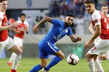 ¡Se pasó! Ronnie Fernández le marcó un golazo a Arsenal y provocó la locura de Beñat San José
