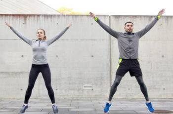 Ejercicios de pie para bajar de peso después de los 40: Sin esfuerzo y desde casa