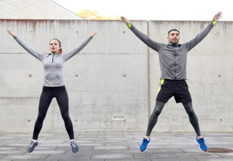 los Jumping Jacks tienen la particularidad de que pueden tonificar todo el cuerpo | Foto: referencial de archivo.