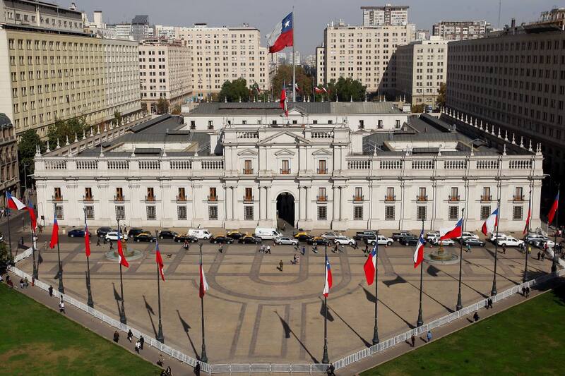 Este aporte lo entrega el presidente de la república.