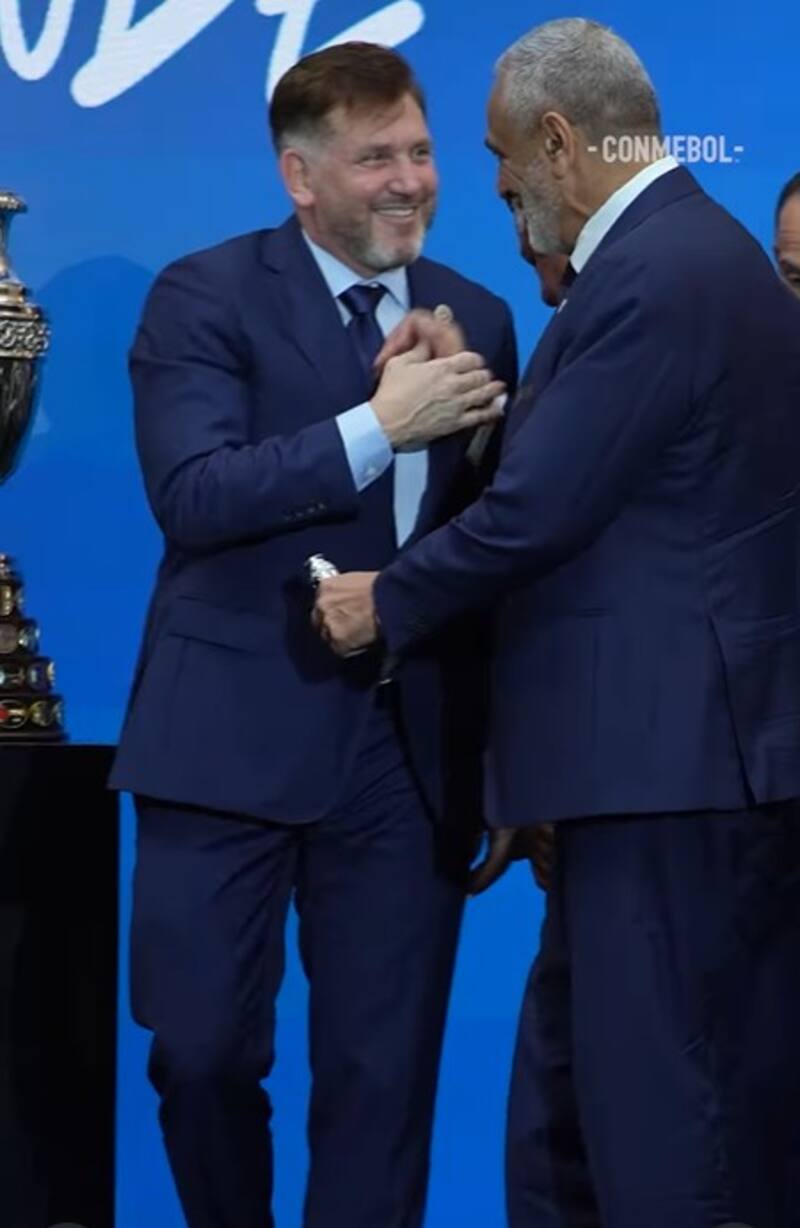 Afectuoso, cercano, agradecido, el presidente del fútbol chileno renovó votos con la Conmebol.