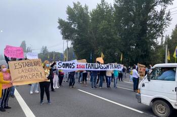 Protesta en la Ruta 5 Sur: Trabajadores del Monticello exigen apertura de casinos en Fase 2