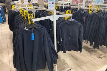 ¿Quieres comprar el uniforme escolar más barato? Este es su valor en supermercados