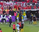VIDEO | No aprenden: hinchas de Independiente atacan a los jugadores de Racing en el Clásico