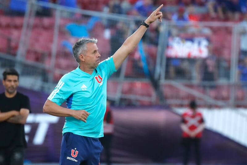 El entrenador de Universidad de Chile Gustavo Alvarez.