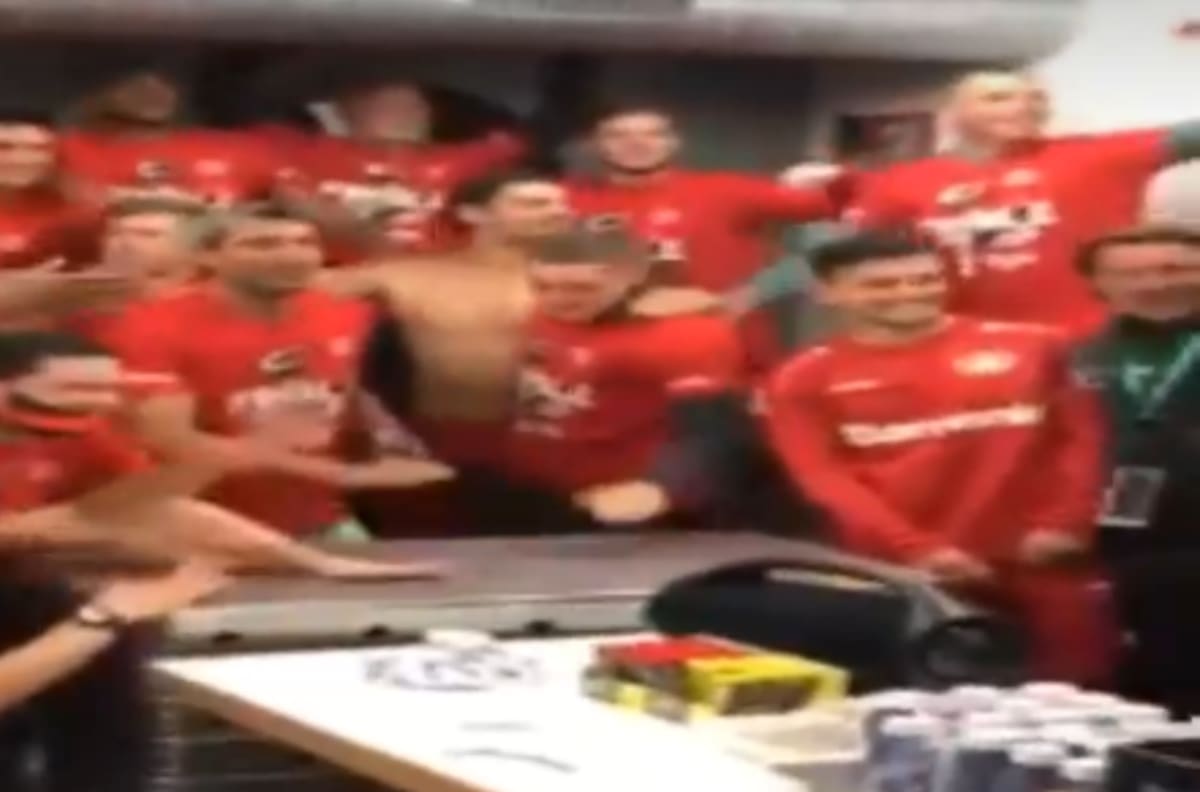 La celebración de Aránguiz y compañía tras clasificar a la final de la Copa de Alemania