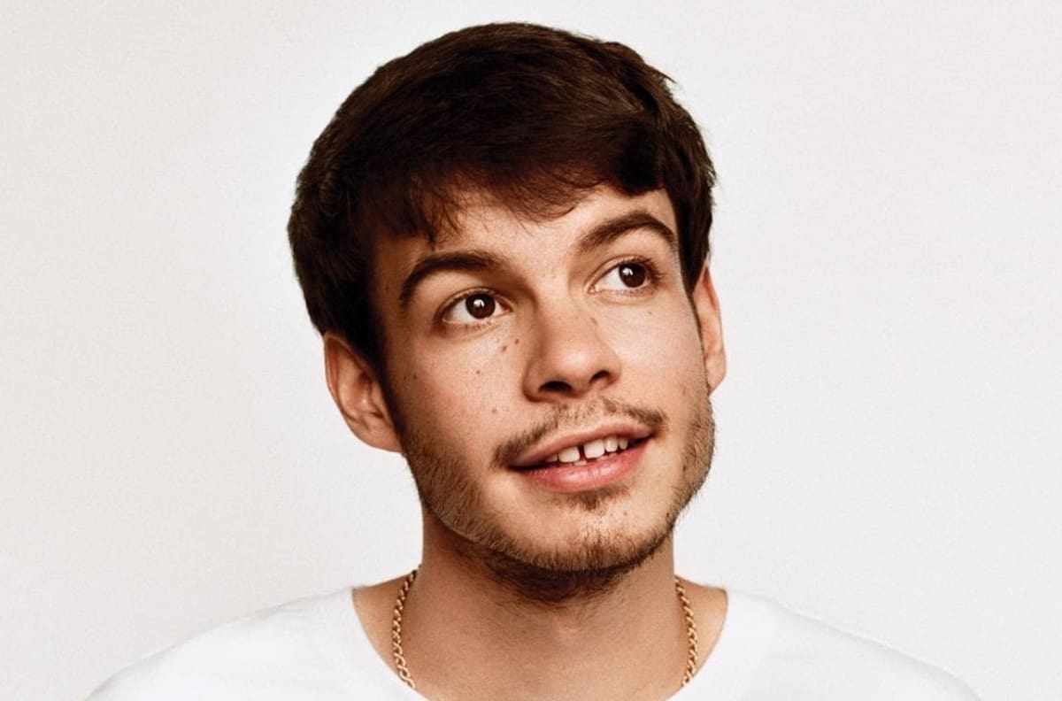 Quién es Alex O'Connor, cantante de Rex Orange County acusado de abuso sexual