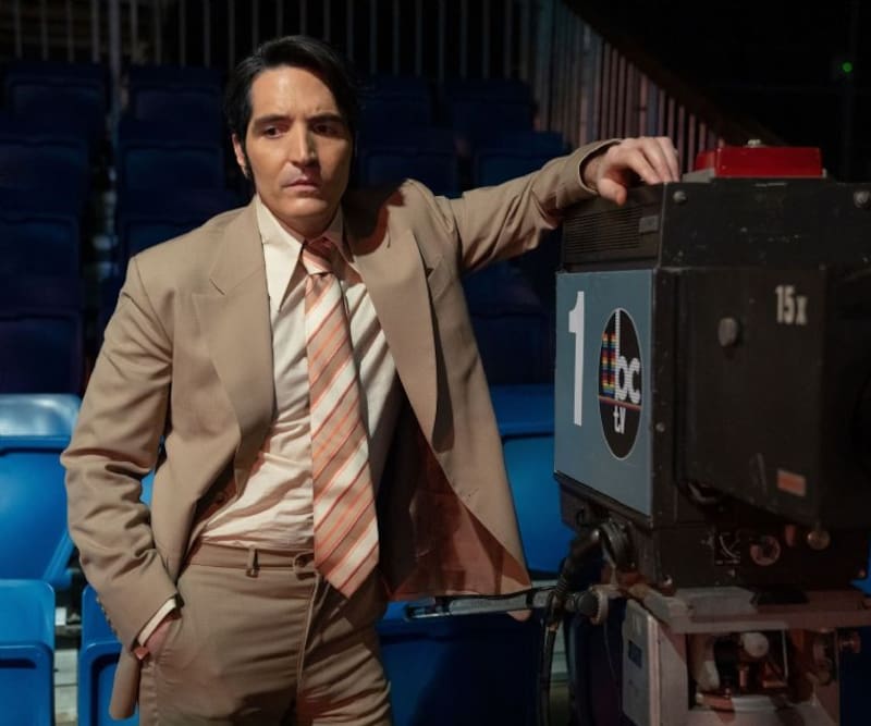 "De Noche con el Diablo" es protagonizada por David Dastmalchian.