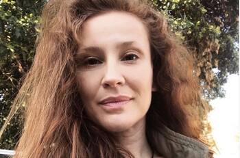 Sigrid Alegría se las ingenió para ver el eclipse de la manera más insólita