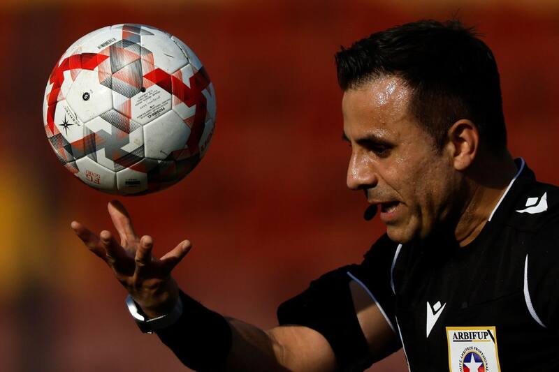 Piero Maza fue fuertemente criticado por los jugadores de Cobresal. Foto: Agencia Aton.