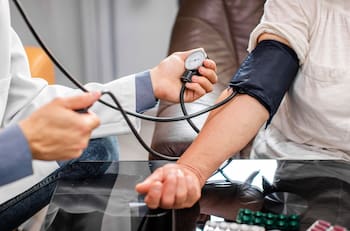 10 cuidados para tu corazón: cómo evitar la hipertensión, según la Clínica Las Condes