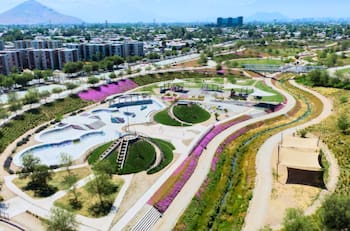 El parque gratis de Santiago ideal para disfrutar los últimos días de verano: tiene zonas de picnic, áreas deportivas y más