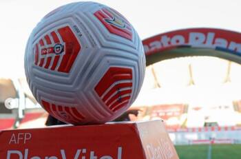 El entrenador argentino que tiene una cláusula especial de salida si lo llaman de Chile