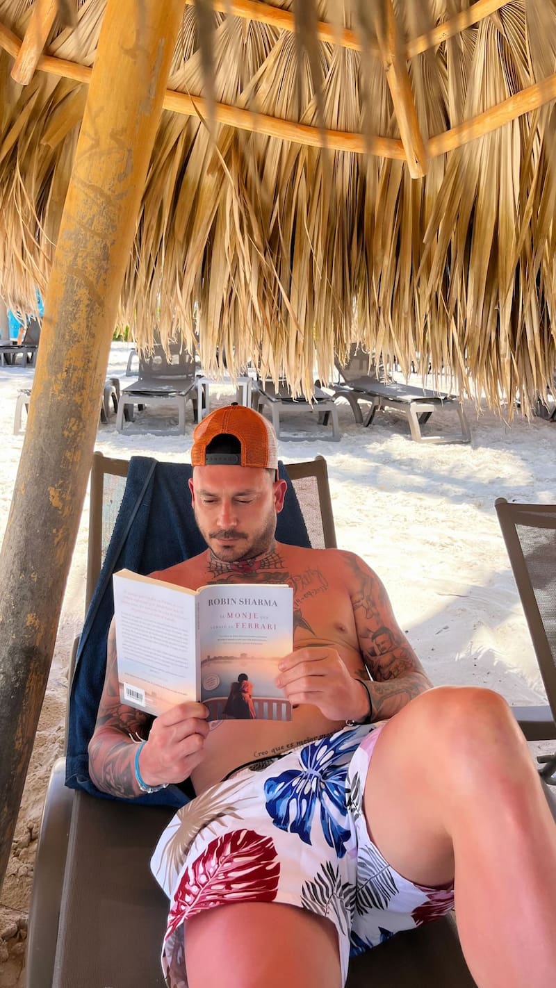 Mauricio Pinilla incentivando su hábito lector.